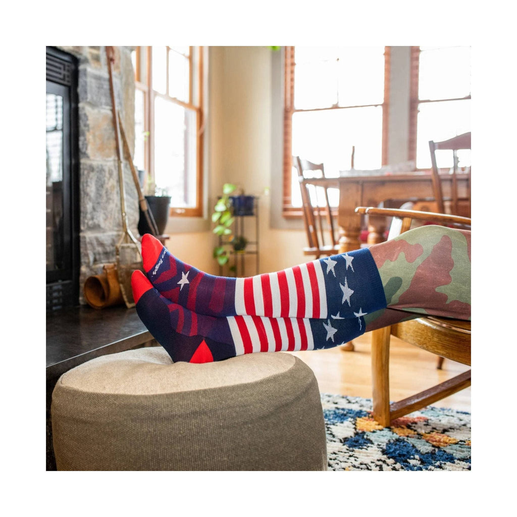 Darn Tough Vermont Men's Captain Stripe Over The Calf Midweight Ski and Snowboard Sock - Stars and Stripes - Lenny's Shoe & Apparel